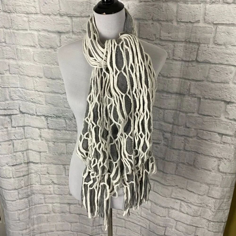 Women’s winter scarf grey with white raised textured pattern and end fringe